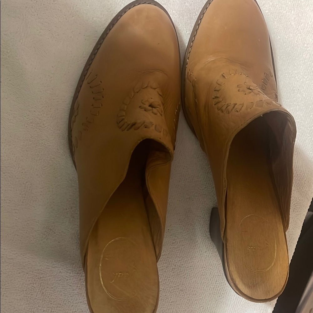 Elegant Tan Women's Mules